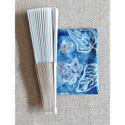 Abanico con tela batik azul AZ4