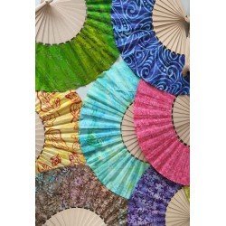 Fan workshop with batik fabric led by MagicBatik